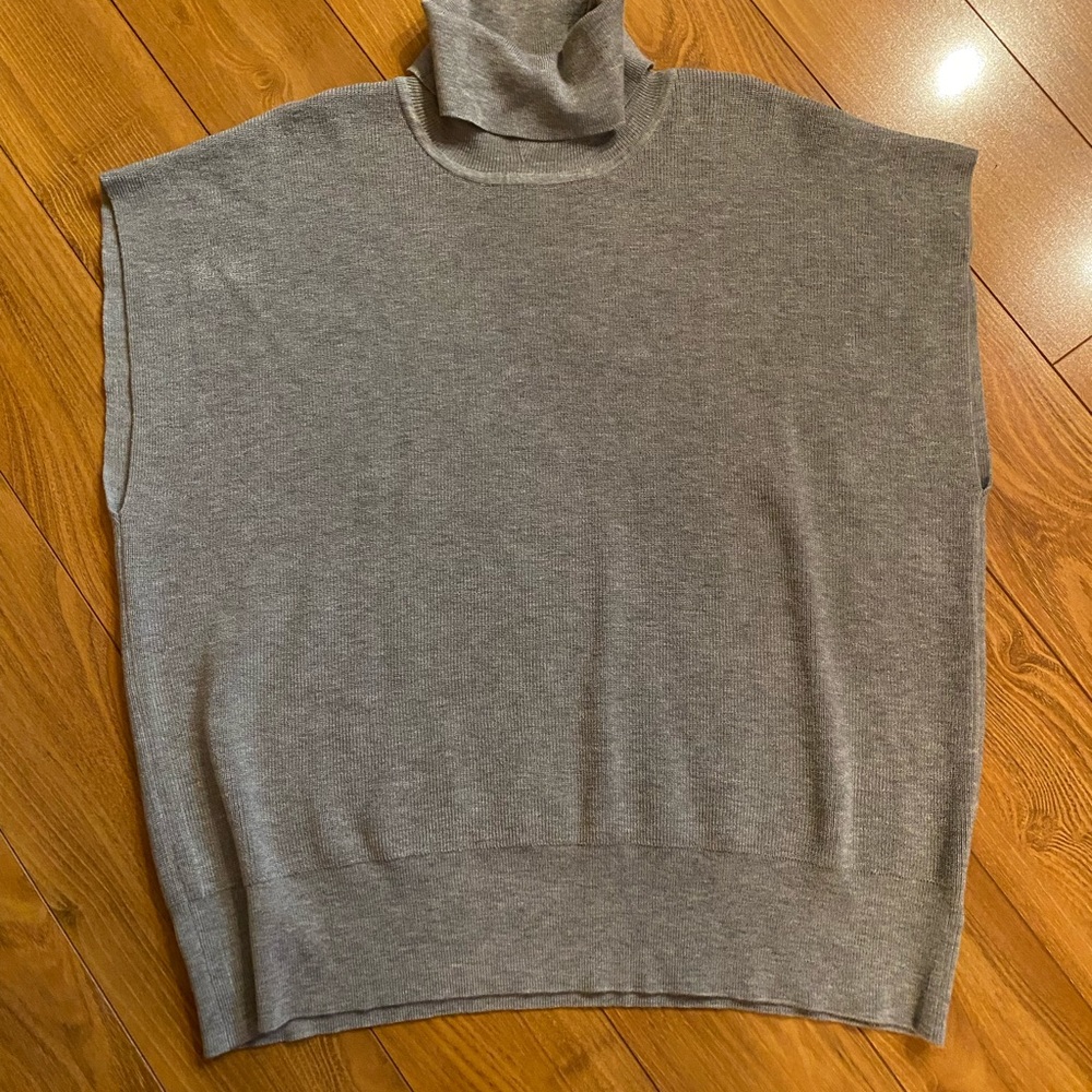 Ellen Tracy Soft Gray Sleeveless Turtleneck